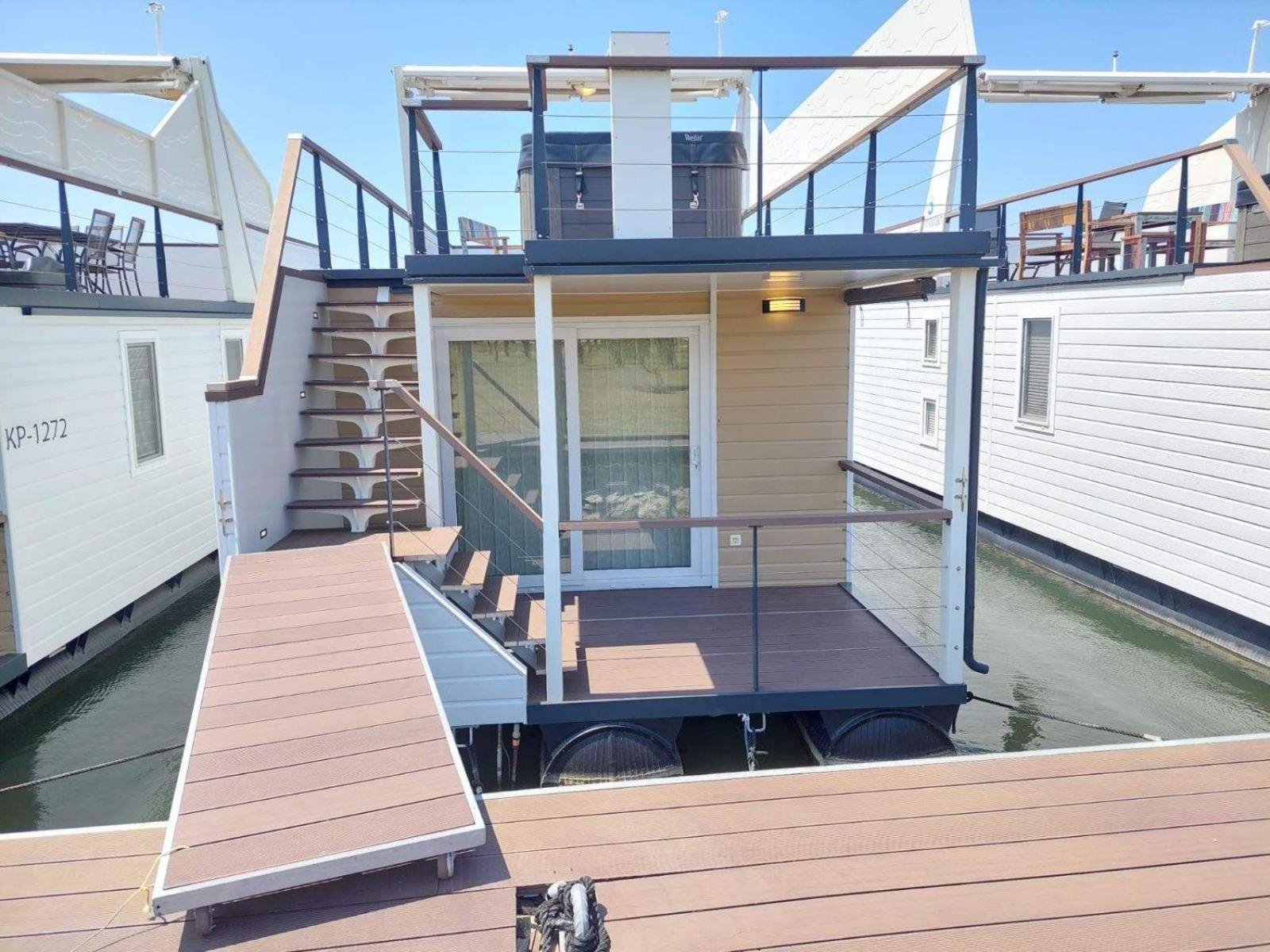 House Boat Oliva - Floating House Villa Pula Exteriör bild